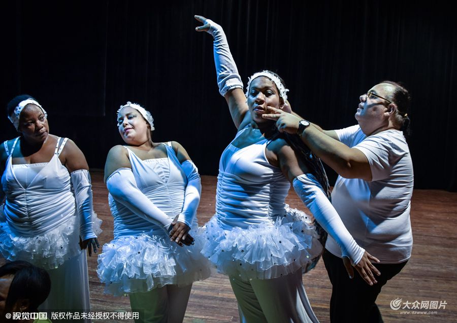 �Ű͹�����Danza Voluminosa��F��һ�ᵽ�赸�݆T������X�����Ƿ�����F(xi��n)һ�������pӯ�w����������Ȼ�����ԹŰ͵���FDanza Voluminosa��ԇ�D�����@�N��Ҋ��
